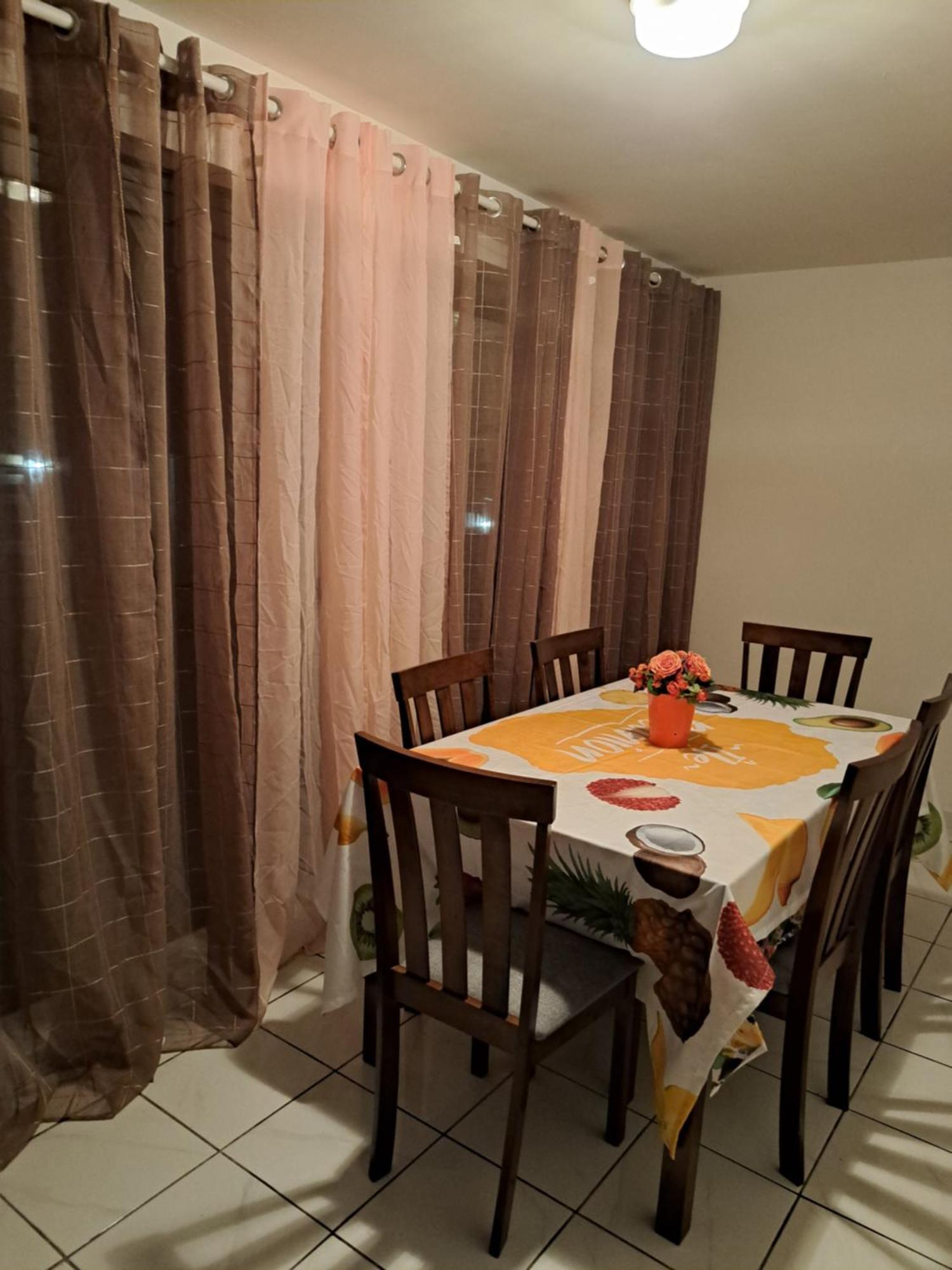 Appart A La Res Andy Accueillant 1 A 5 Pers Arrive Autonome , 2 Places De Parking Dans La Cour Devant La Maison Apartment Сен Дьони Екстериор снимка